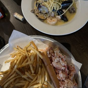 Sam's Chowder House - Lobster Roll & Shrimp scampi sauce for the seafood pasta - Seafood Near Me - Half Moon Bay, California Sam's Chowder House - Lobster Roll & Shrimp scampi sauce for the seafood pasta - Seafood Near Me - Half Moon Bay, California