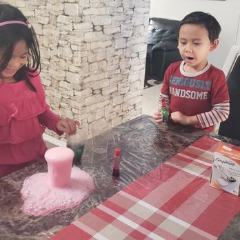 Child Development Dayhomes - Science experiment using vinegar, baking soda and food colouring! - Child Care & Day Care Near Me - Edmonton, Alberta