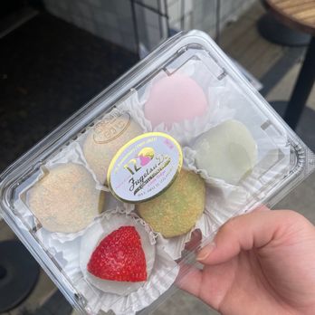 Fugetsu-Do - 6 piece box for $12 - Candy Stores Near Me - Los Angeles, California