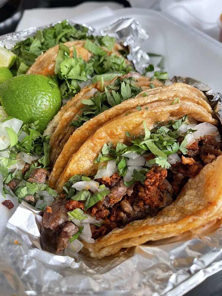 El Chato taco Truck Logo