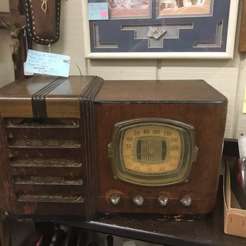Antique Specialty Mall - Old radio - Antiques Near Me - Albuquerque, New Mexico