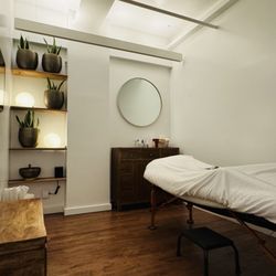 Winnie Chan Acupuncture - I stayed in this room before too.