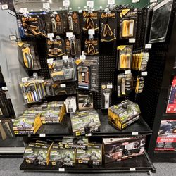 DICK'S Sporting Goods - Knives and sharpeners