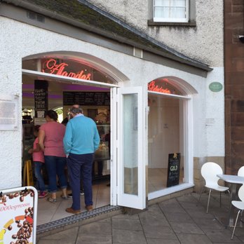 Alanda's Gelateria - Busy day in North Berwick today! - Ice Cream & Frozen Yogurt Near Me - North Berwick, ELN