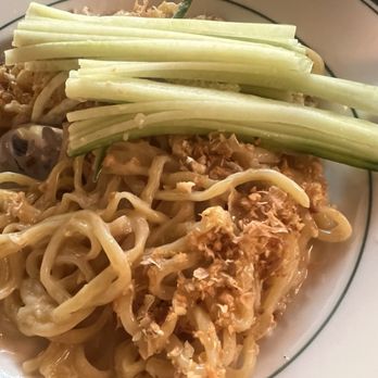 Chino Grande - Garlic and coconut noodles... I thought it was a weird combo but I love them separately (coconut and garlic). Trying them together was ok - Karaoke Near Me - Brooklyn, New York