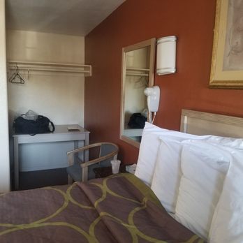 Desert Motel - Comfortable queen bed. Well appointed room. - Hotels Near Me - Brawley, California