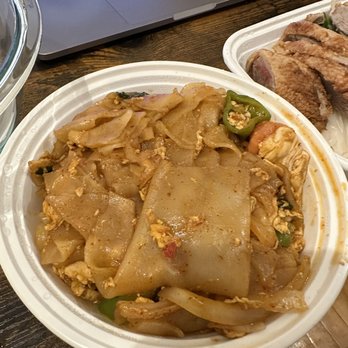 Hub Thai - Drunken noodle with chicken - Thai Near Me - New York, New York Hub Thai - Drunken noodle with chicken - Thai Near Me - New York, New York