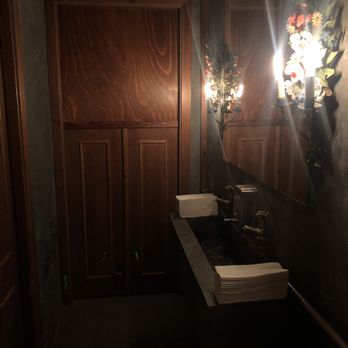 Cañete - Bathroom - Tapas/Small Plates Near Me - Barcelona, B Cañete - Bathroom - Tapas/Small Plates Near Me - Barcelona, B