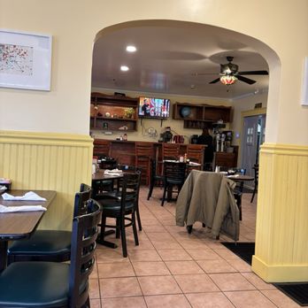 Parkway Diner - A cheerful, inviting space to enjoy a good meal. - Salad Near Me - Louisville, Kentucky Parkway Diner - A cheerful, inviting space to enjoy a good meal. - Salad Near Me - Louisville, Kentucky