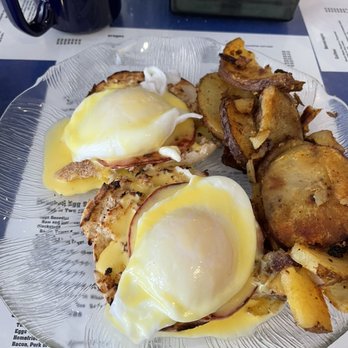 Sinclairs Cafe - Eggs Benedict - Breakfast & Brunch Near Me - Newark, Delaware