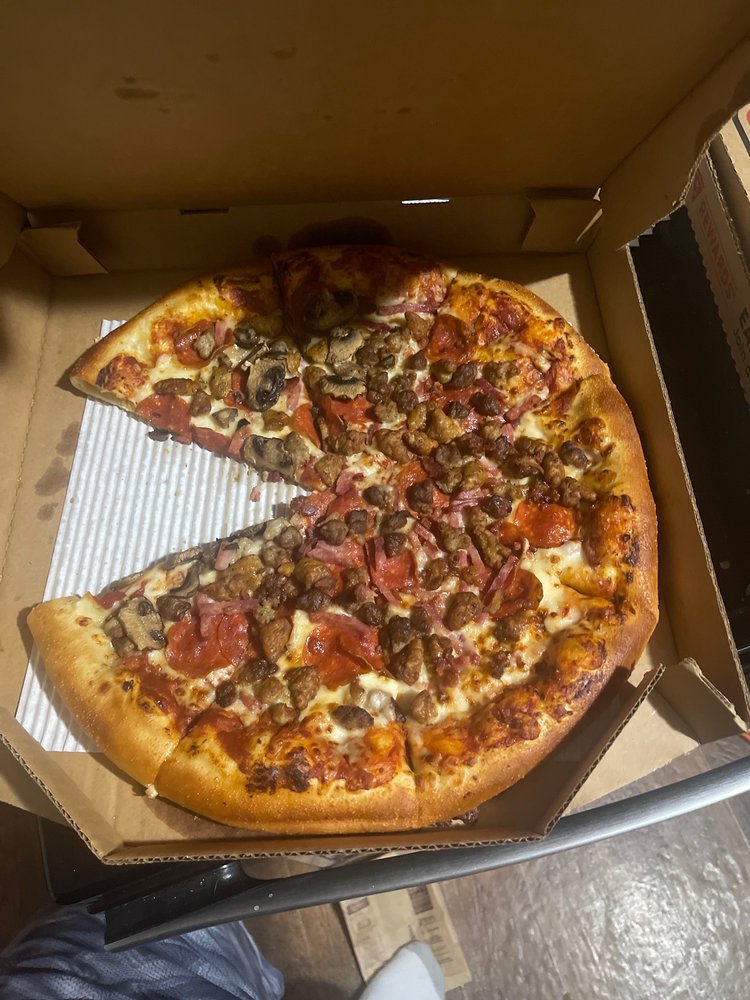 PIZZA HUT Updated September 2024 12 Photos & 32 Reviews 8210