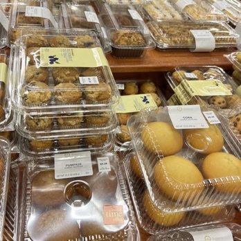 Publix - a variety of baked goods on display - Grocery Near Me - Charlotte, North Carolina Publix - a variety of baked goods on display - Grocery Near Me - Charlotte, North Carolina