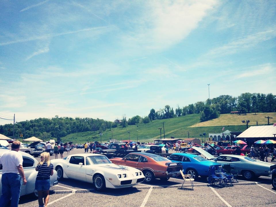 Coconut Joe's Tiki Bar, Finleyville Roadtrippers