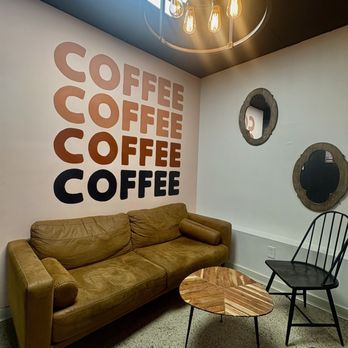 Deja Brew - A little lounge all the way back - Looks very cozy indeed! - Coffee & Tea Near Me - Parker, Colorado