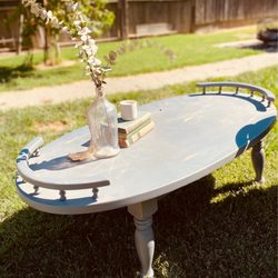 The Vintage Nest - Coffee table