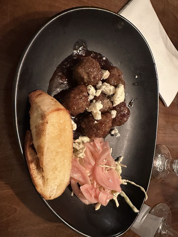 Hilltop Restaurant & Bar