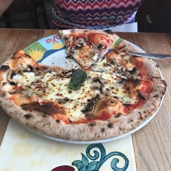 Rossopomodoro - Margherita with added mushrooms