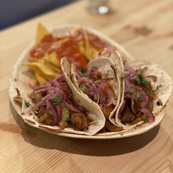 La Taqueria - Dette må være Norges beste taco! Marinaden er bare helt fantastisk og ananasen i Al Pastor tacoen gjør det bare helt magisk - Mexican Near Me - Bergen La Taqueria - Dette må være Norges beste taco! Marinaden er bare helt fantastisk og ananasen i Al Pastor tacoen gjør det bare helt magisk - Mexican Near Me - Bergen