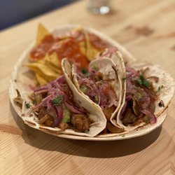 La Taqueria - Dette må være Norges beste taco! Marinaden er bare helt fantastisk og ananasen i Al Pastor tacoen gjør det bare helt magisk