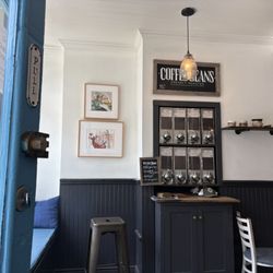 Cold Spring Coffeehouse - Interior decor