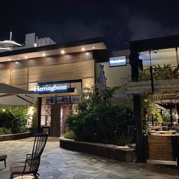 Herringbone Waikiki - Outside - Seafood Near Me - Honolulu, Hawaii