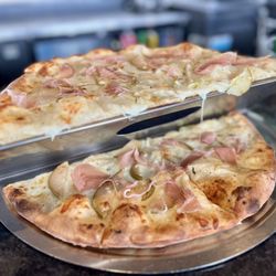 Slyce Madeira Beach - Classic White Pizza (no red sauce) and excellent