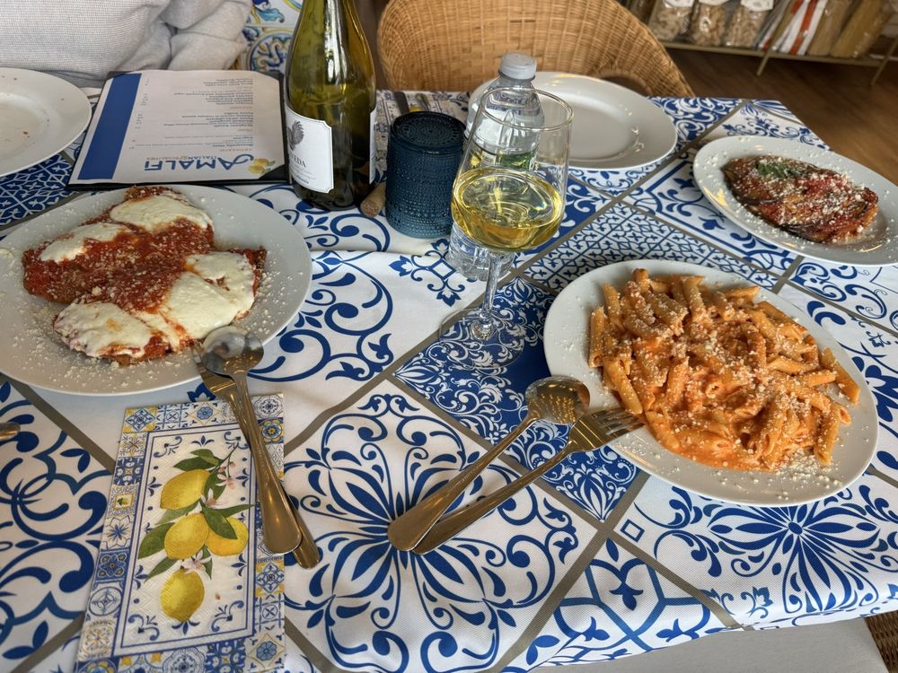 Amalfi Italian Specialties Logo