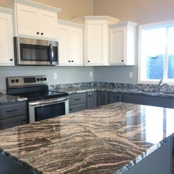 Thomsen Homes - Stone countertops!