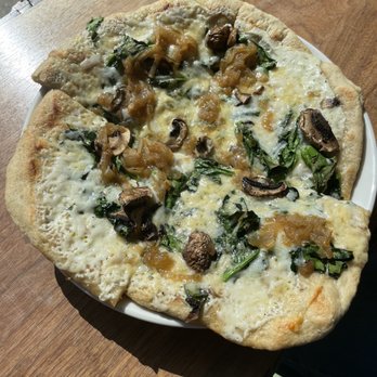 Brix Cider - Florentine flatbread - Cideries Near Me - Mount Horeb, Wisconsin