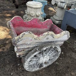 Yeya's Antiques & Oddities