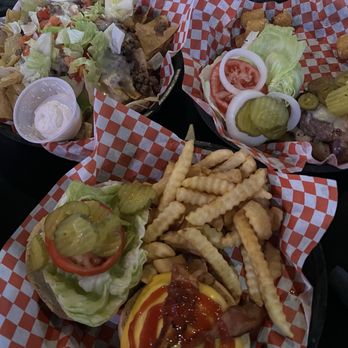 Cunningham's Pub and Grill - Bacon Burger, Jalepeno Popper Burger, Nachos - New American Near Me - Omaha, Nebraska
