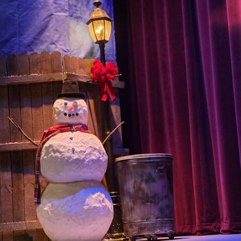 Mill Mountain Theatre - The stage before the beginning of the performance. The snowman created a festive Holiday Season environment. - Performing Arts Near Me - Roanoke, Virginia Mill Mountain Theatre - The stage before the beginning of the performance. The snowman created a festive Holiday Season environment. - Performing Arts Near Me - Roanoke, Virginia