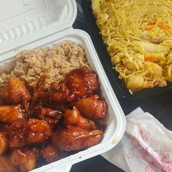Yang's Kitchen Chinese Restaurant - Orange chicken, Singapore noodles curry
