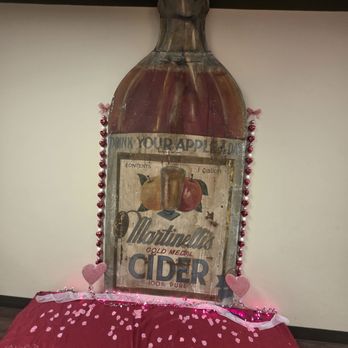 Martinelli's Company Store - Souvenir Shops Near Me - Watsonville, California