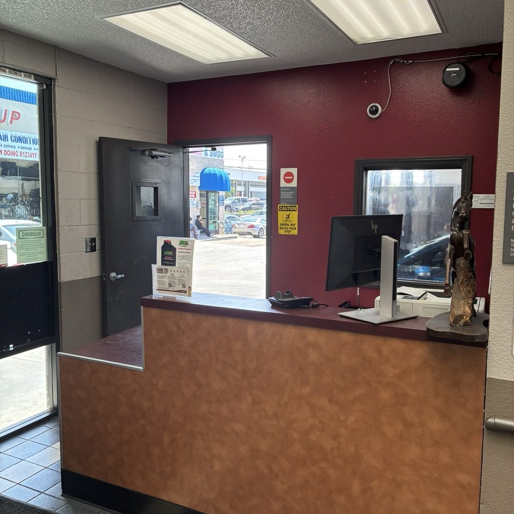 Jiffy Lube - Front desk - Oil Change Stations Near Me - San Diego, California Jiffy Lube - Front desk - Oil Change Stations Near Me - San Diego, California