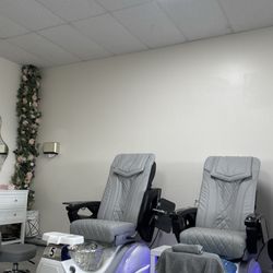 Momas Nails - Pedicure station