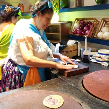 Azul - Azul Condesa y tortillas pintadas del Festival Guanajuato Si Sabe! - Mexican Near Me - México, D.F., DIF