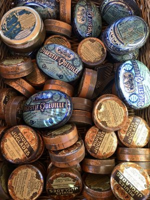 Marché aux puces de la Porte de Vanves by null