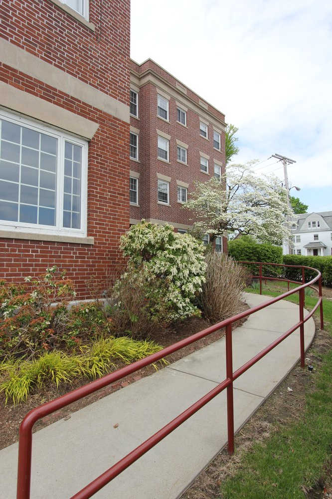 HAMILTON COURT APARTMENTS BY THE HAMILTON COMPANY Request Information 550 Belmont St