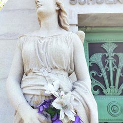 Graceland Cemetery - Guardian angel