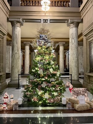 Indiana Statehouse by null
