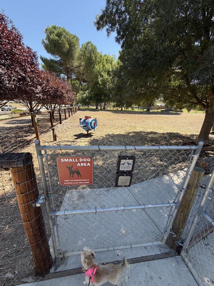 Sherwood Dog Park Logo