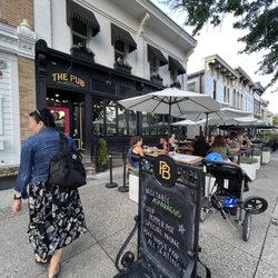 The Pub on Broadway - Outside seating