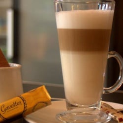 A la française - Latte macchiato oraz mus czekoladowy z kruchym naleśnikiem