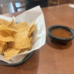 Mi Casa Seafood & Fine Mexican Cuisine - Chips and salsa