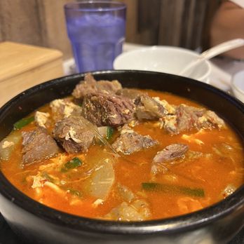 Korea Garden - Spicy Short Rib Soup (Spicy Kalbi Tang). Servers cut meat off the bone for you in bite sized chunks :) - Korean Near Me - Honolulu, Hawaii