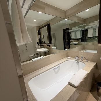 Hyatt Paris Madeleine - Marble ensuite. - Hotels Near Me - Paris, 75