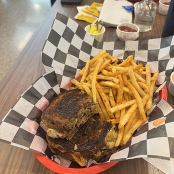 Woolworth’s Luncheonette - Patty melt and fries - Diners Near Me - Bakersfield, California Woolworth’s Luncheonette - Patty melt and fries - Diners Near Me - Bakersfield, California