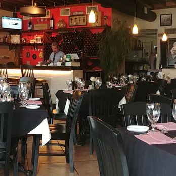 Vino E Pasta - Inside right at 530p - Italian Near Me - Tampa, Florida Vino E Pasta - Inside right at 530p - Italian Near Me - Tampa, Florida