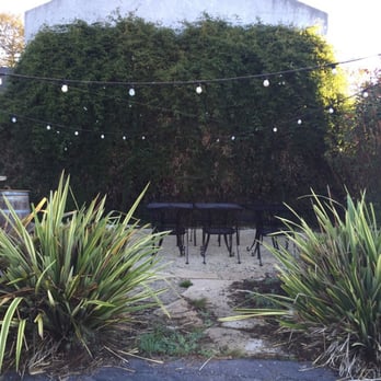 Cambria Palms Motel - Patio area - Hotels Near Me - Cambria, California